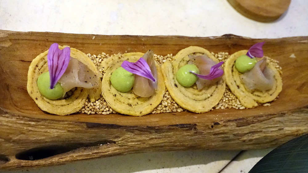 Arlette croustillante, silure de Loire fumé et crème de courgette