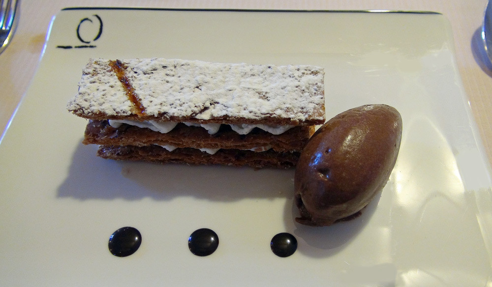 Fines feuilles caramélisées, crémeux de vanille et sorbet cacao/truffe