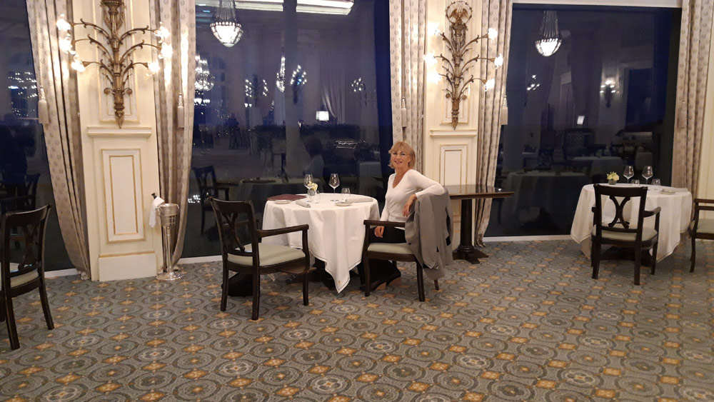 Pascale, au centre, à la table du "Capitaine"
