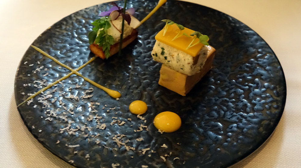  Foie gras de M. Mitteault, citronnelle, coco, combava, tourteaux cuit à la nage, une touche de patate douce