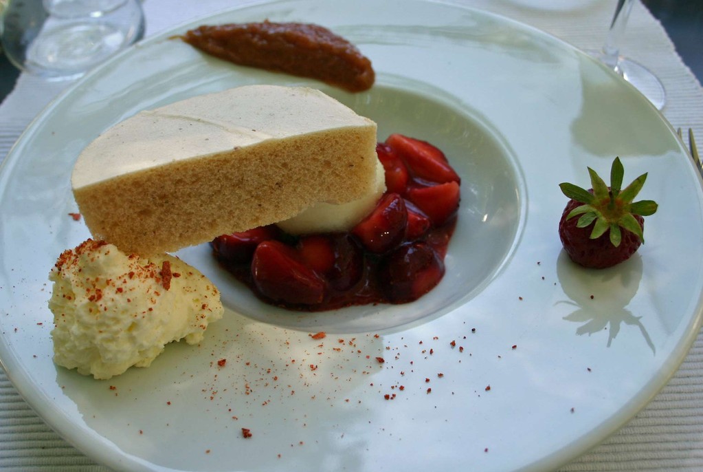 Fraises de Briatexte à la rhubarbe et mascarpone