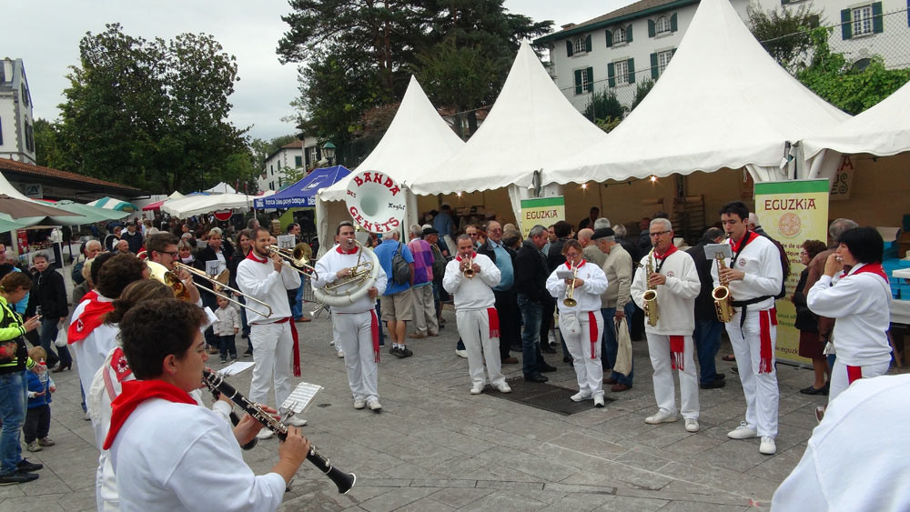 Pas de fête au Pays-Basque sans "banda" !
