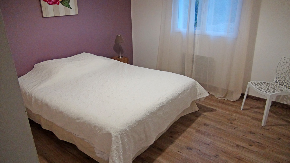 La chambre avec lit de 160 cm