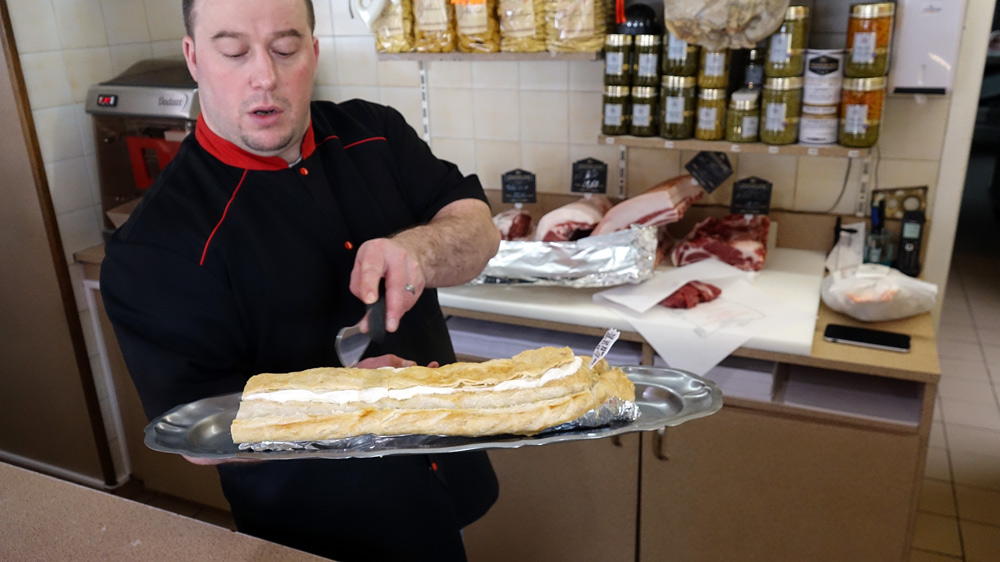 Christophe Colasseau propose une part de son pâté creusois (à la pomme de terre)