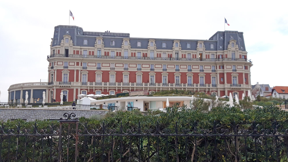 L'hôtel du Palais et quelques unes de ses chambres