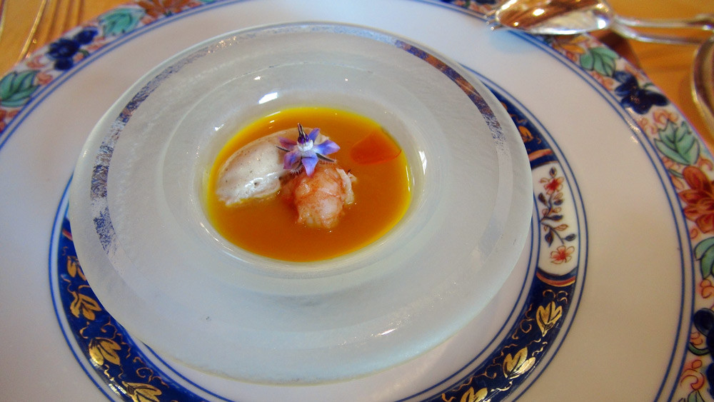 Crème glacée de carotte, coriandre, huile d'orange & écrevisse