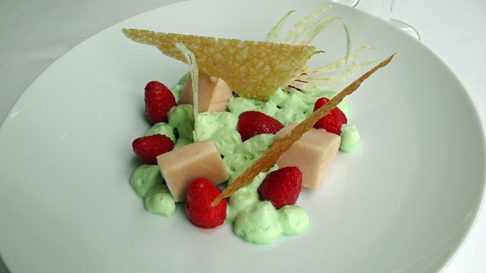 Crumble fenouil et fraise sorbet rhubarbe