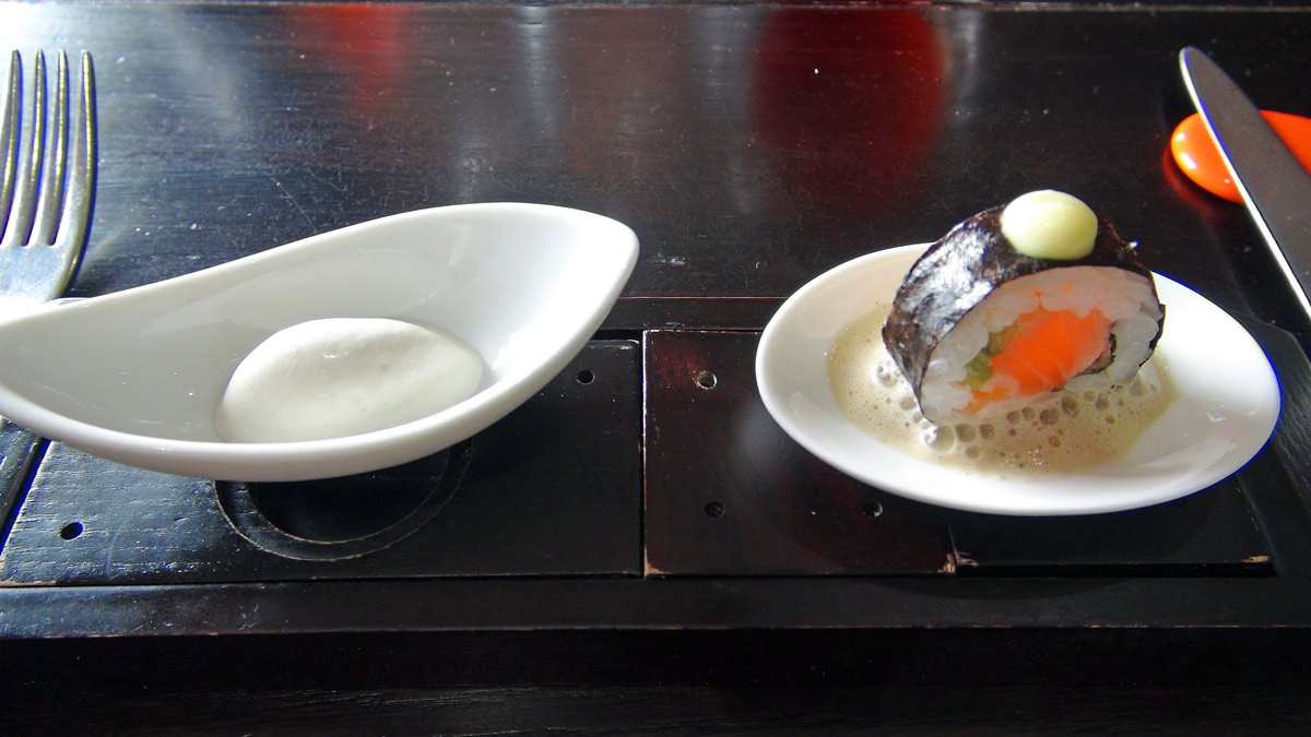 Glace aux huitres & Maki de saumon fumé, mayonnaise wasabi, émulsion cacahuètes