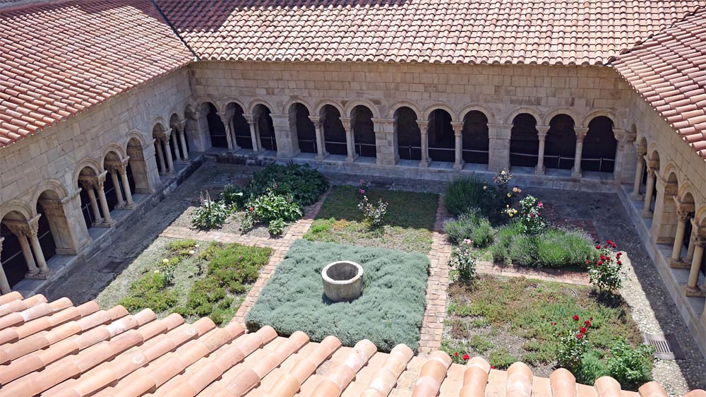 Le Cloître