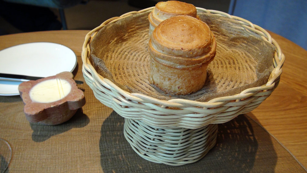 Les petits pains briochés en "T", come la corbeille