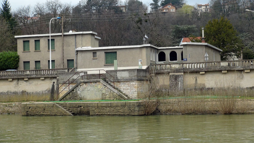 Balade sur la Saône : la maison très moderne d'un architecte de la fin du XIX ème siecle