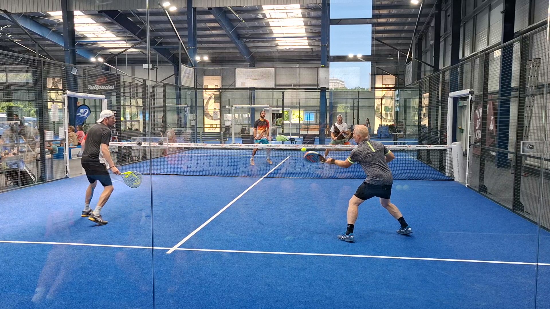 Urs(hinten links)mit Luca (hinten rechts)im Finale gegen Sebastian Schäffer(vorn links)und Ronald Krieg(vorn rechts)