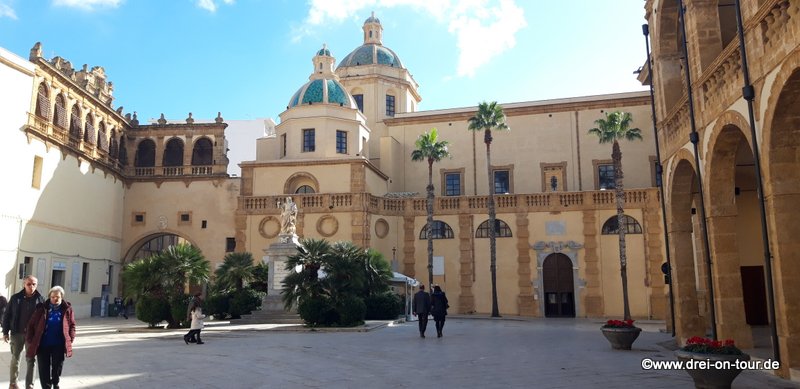 Santissimo Salvatore wurde ab 1086 von den Normannen erbaut und 1696 im Stil des Barock erneuert