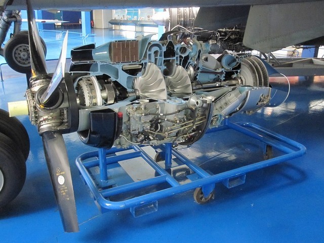 La produzione di energia meccanica si evolve, al vapore si affiancano, anche al crescere delle potenze fino a qualche decina di migliaia di cavalli i motori a turbina.
