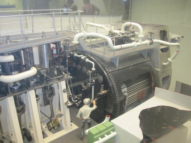 In principio: produrre calore, vapore, energia meccanica. Macchine alternative.