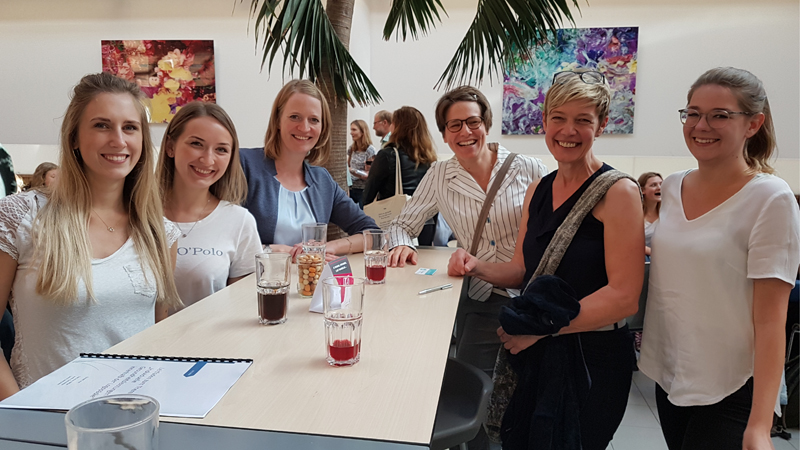 v.li. Laura Verkühlen, Veronika Hefke (Studiengang Logopädie), Ina Bening (Logopädin in eigener Praxis) Dr. Antje Orgassa (Hogeschool van Arnhem en Nijmegen). Daniela Hoffmann-Kruse (TKNRW e.V.), Judith Schneider (Studiengang Logopädie)