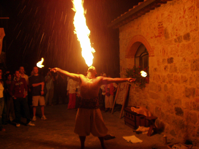 fabiccio pagliaccio animazione per feste spettacoli comici feste di paese matrimoni lucca viareggio pisa livorno grosseto pistoia firenze prato empoli massa carrara arezzo magie burattini clown bolle di sapone trucca bimbi mangiafuoco giocolieri trampolie