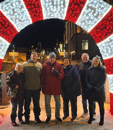 PSC Business Card along with Dar & Ken M, Ted & Paula R, Larry &  Clare Ann walk the Xmas lights in Lemont