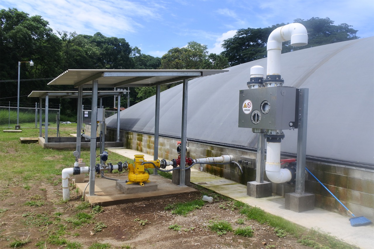 Covered lagoon digester - poultry waste - chicken droppings