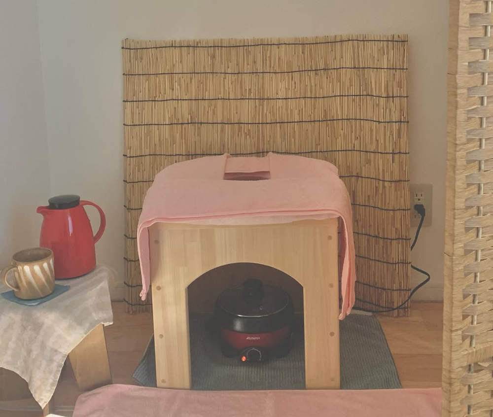 ヒノキ製の専用椅子