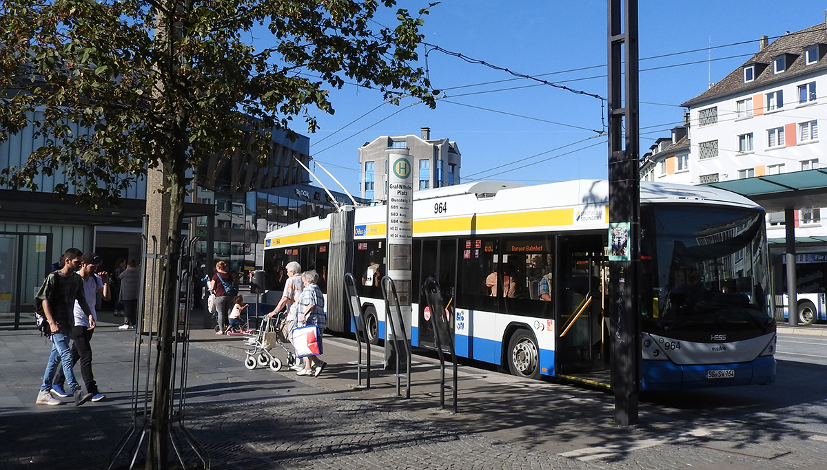 Obusfahren kann man fast nur in Solingen. Selbst notorische Autofahrer sollten es mal wieder ausprobieren :-)