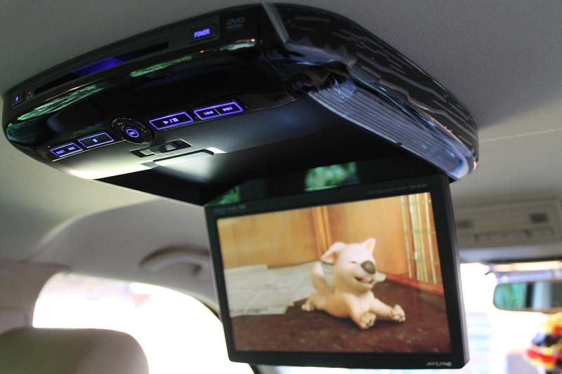 Carhifi - DVD und DVBT genießen im 10-Zoll-Format...