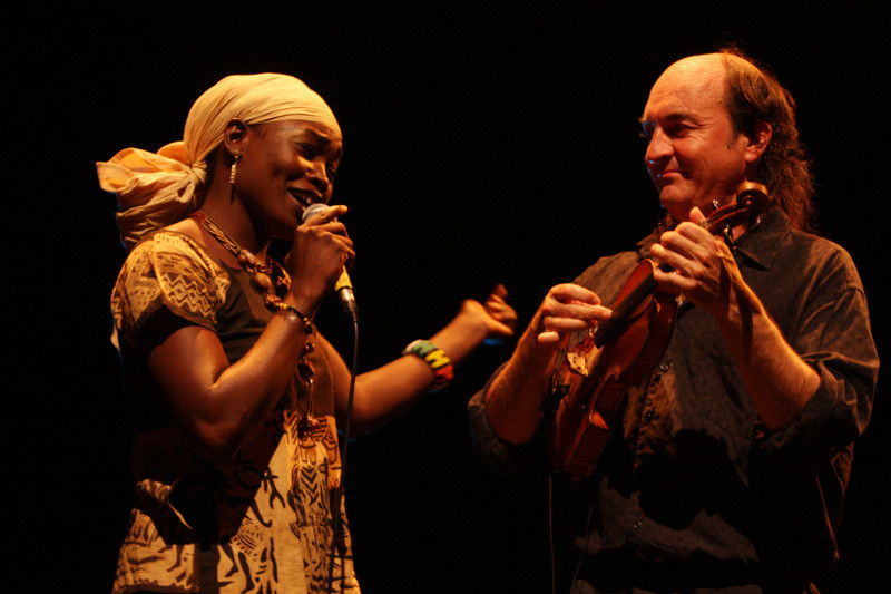 La chanteuse malienne Founé Diarra et le violoniste breton Jacky Molard