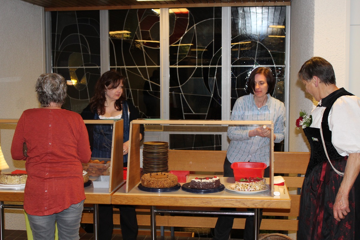 Danke an unsere Helferinnen am feinen Kuchenbuffet