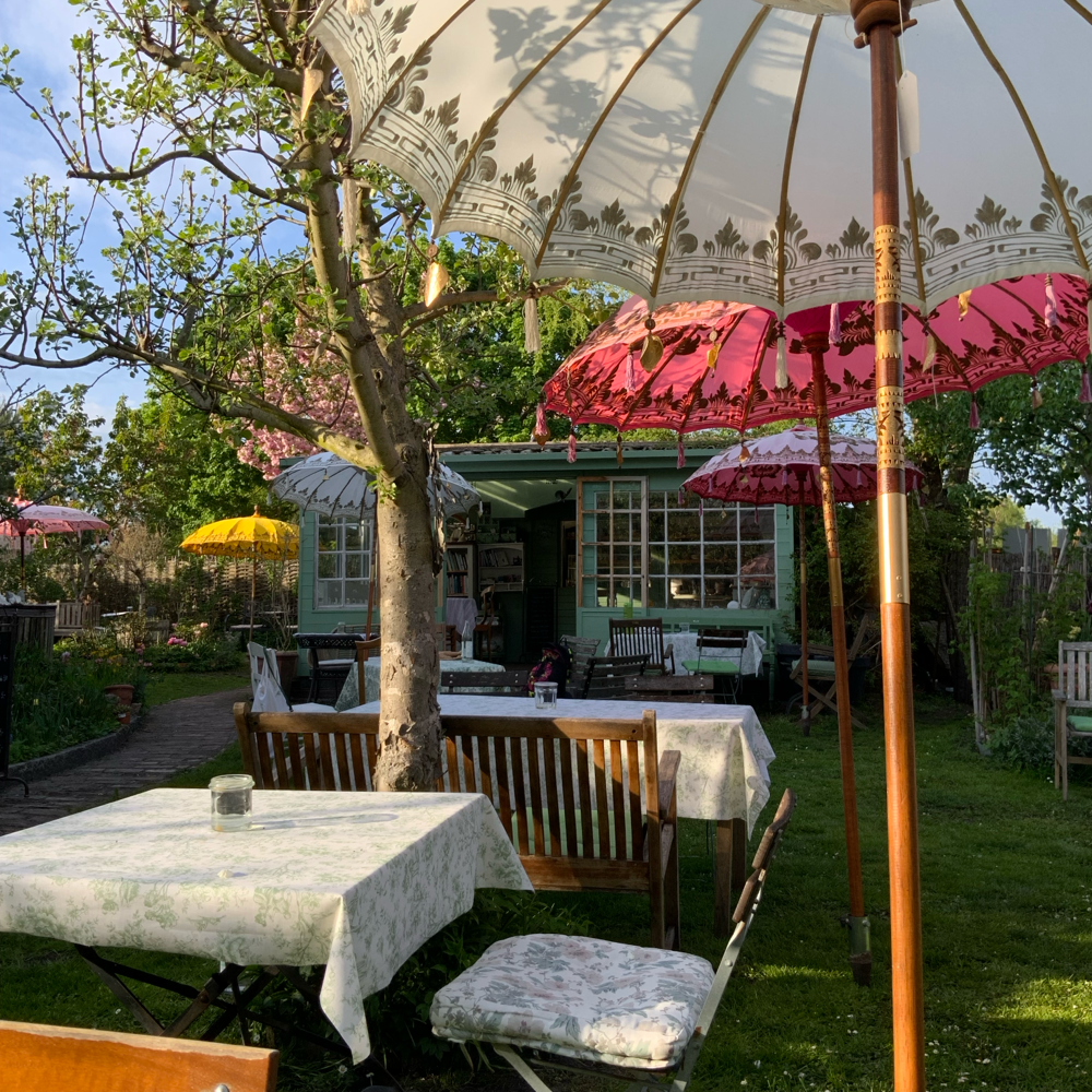 …und schon ist es Sommer im Garten ☀️ Übrigens nimmt der Kuchengarten dieses Jahr bei den „Offenen Gärten in der Prignitz“ teil. Führungen durch die gesamte Oase gibt es am 7.6. und 13.9. um 14Uhr