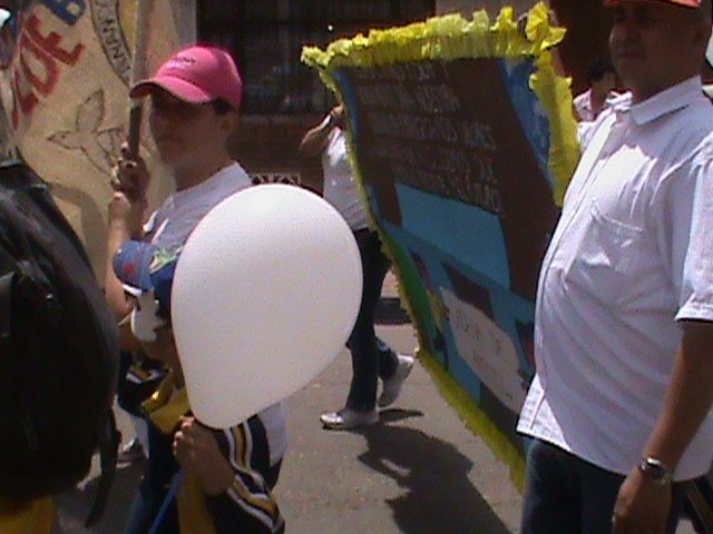 DESFILE POR LAS CALLES DE LA LOCALIDAD