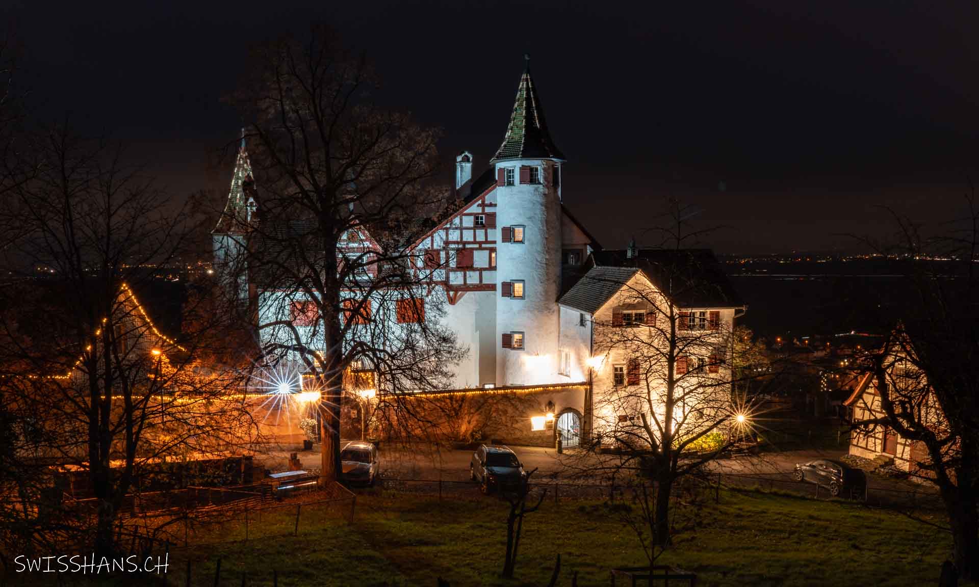 Nacht über dem Romantik Schloss Weinstein