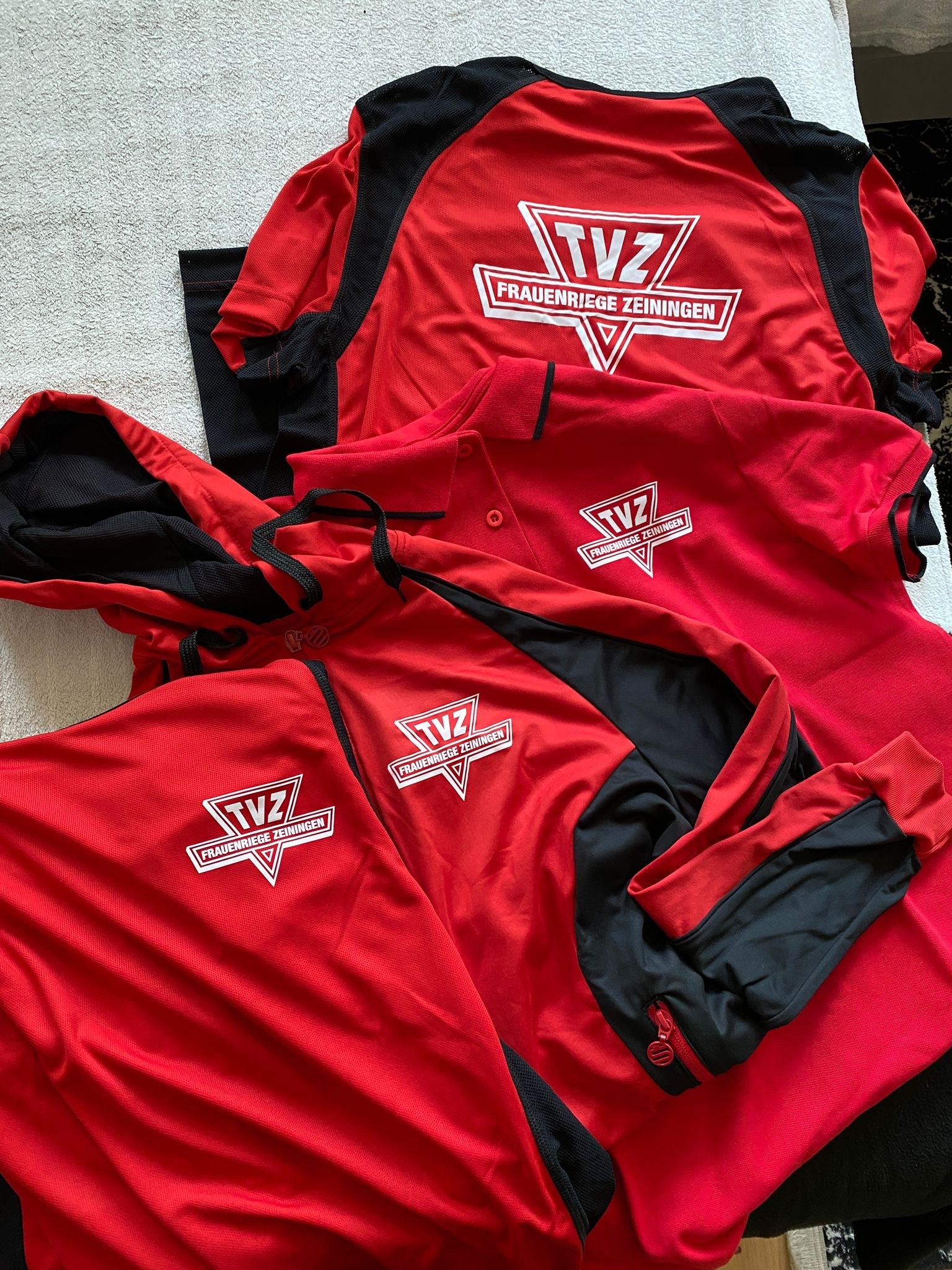 Die neuen Vereinskleider sind da!