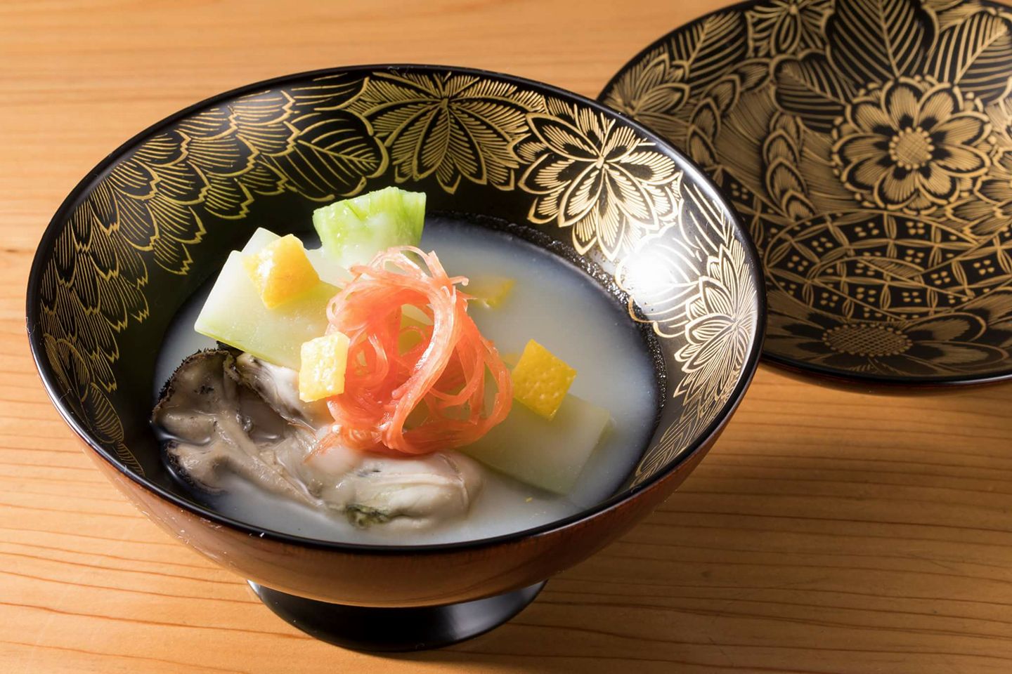 煮物椀　百合根摺り流し仕立て　牡蠣葛打ち