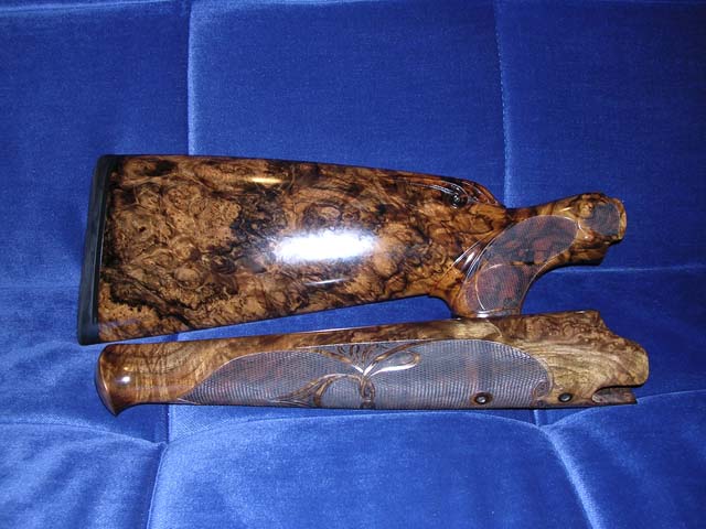 Blaser R8 Schaft von Sommer Exklusiv veredelt - edles Wurzelholz