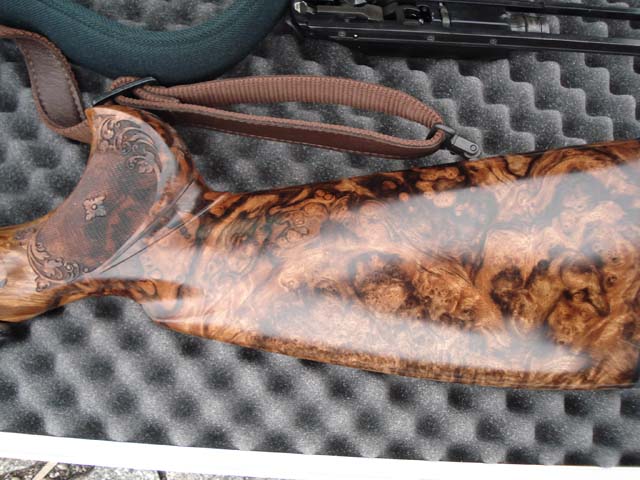 Blaser R8 Schaft von Sommer Exklusiv veredelt - edles Wurzelholz