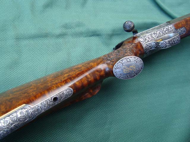 Blaser R93 Komplettveredelung von Sommer-Exklusiv - Gravuren, Gravur Monogramm mit Gold