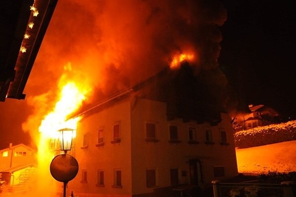 Brand in der Silvesternacht in Grinzens / Bild: OBR Reinhard Kircher