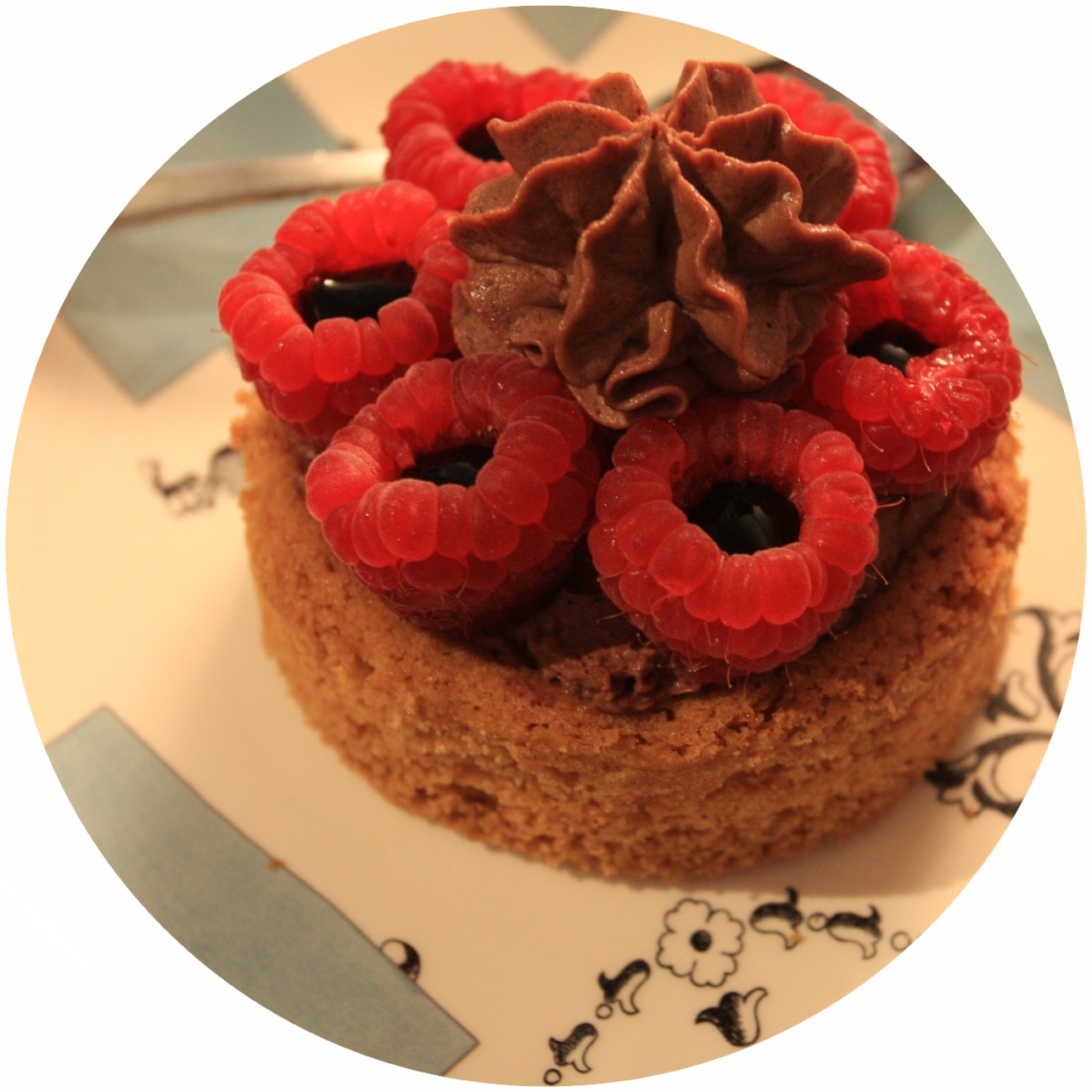 Chocolate & rasberries shortbread with balsamic vinegar