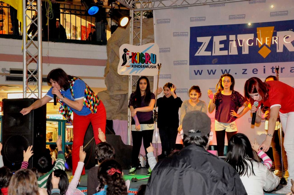KIGRU Show - Action