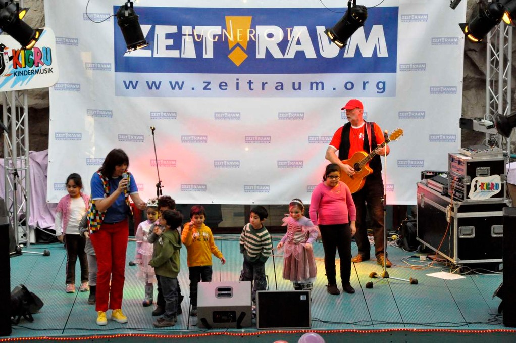KIGRU Show . kids auf der Bühne