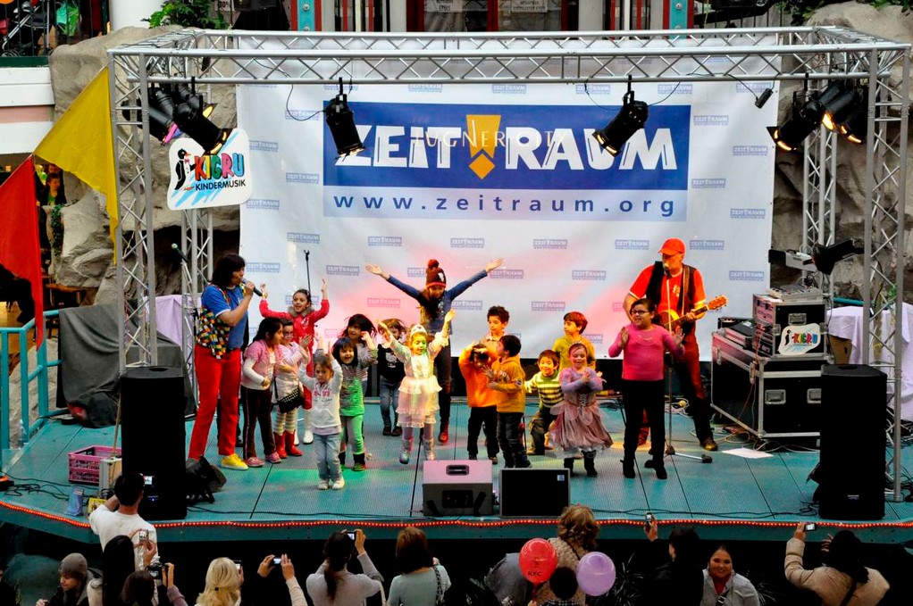 KIGRU Show - Action