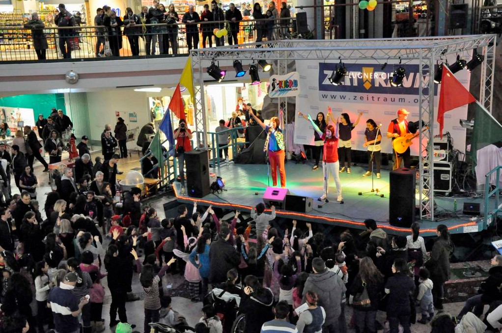 KIGRU Show - Action