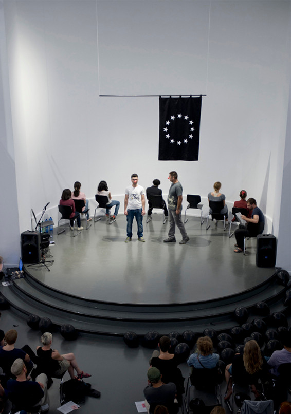 Performance des Impulse–Refugee Clubs Berlin im Studio 1 des Kunstquartier Bethanien, Berlin (24.07.2014)