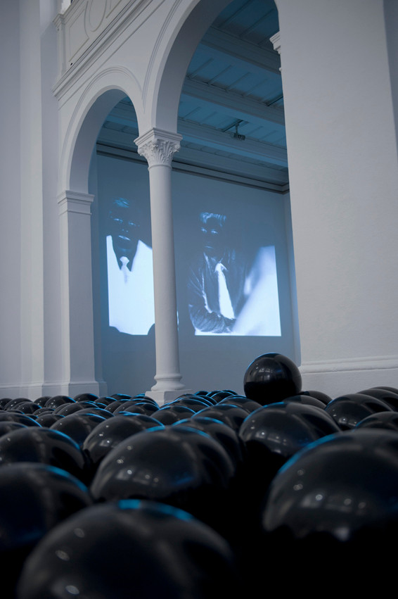 BEWEGUNG NURR, "European Black Flag" (Detail), 2014, Installation, Studio 1/ Kunstquartier Bethanien, Berlin (Foto: R. Sokol)