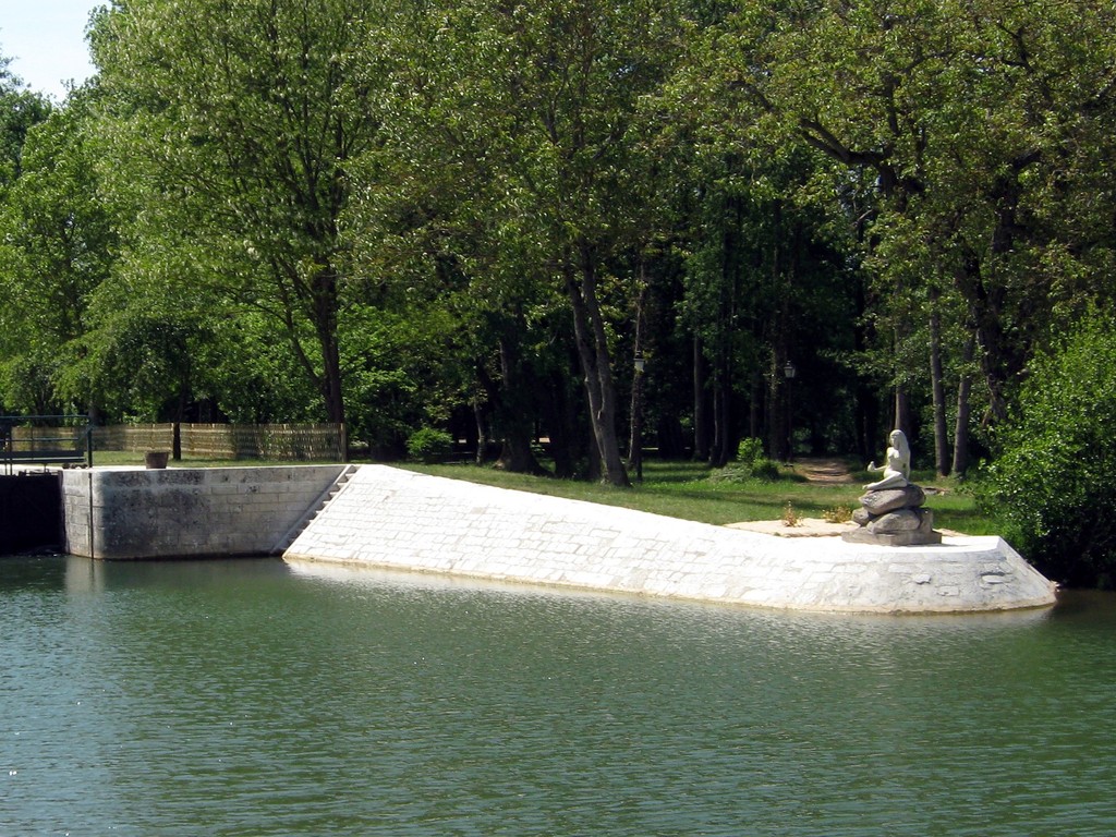 sur le canal du Nivernais