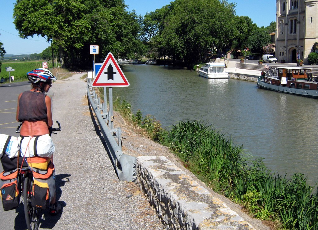 on croise le canal du midi