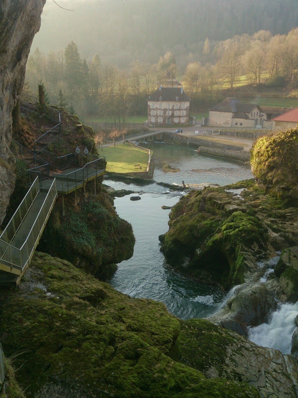 vue sur le site et les forges de Bourg de Sirod