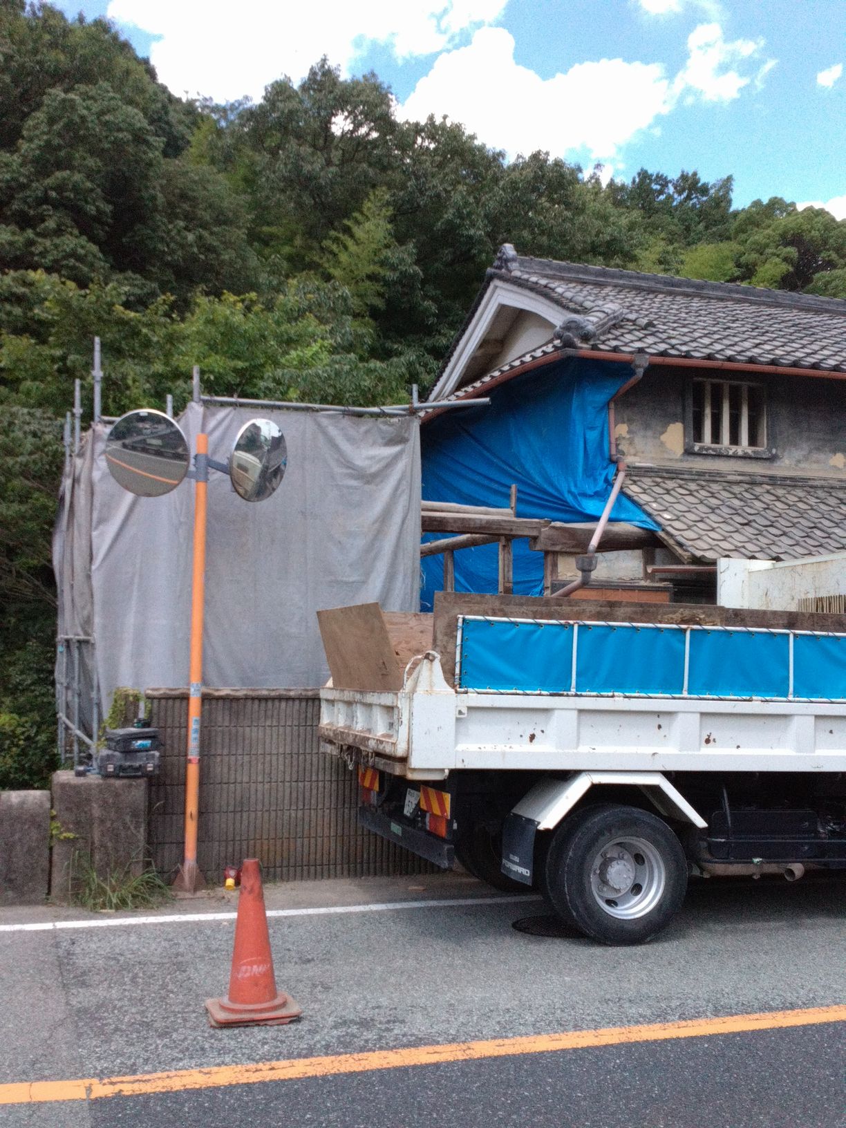 切り離し解体中