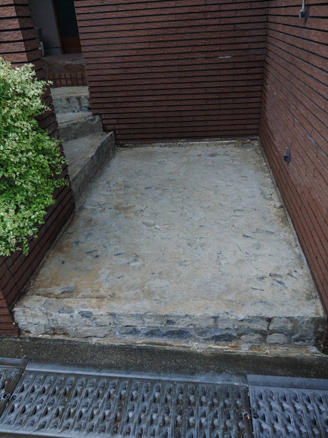 施工中　既存タイル撤去