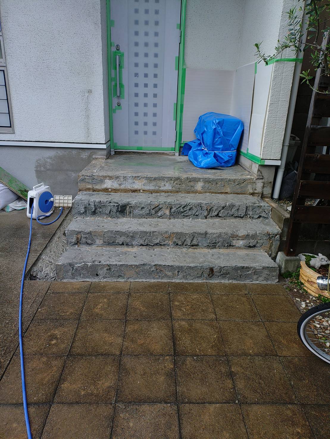 施工中